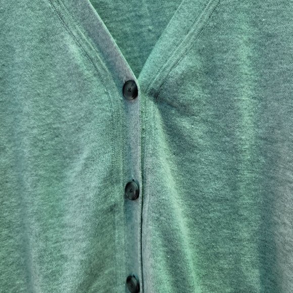 Gap grey button up V-neck sweater made with silk size medium - Picture 4 of 9